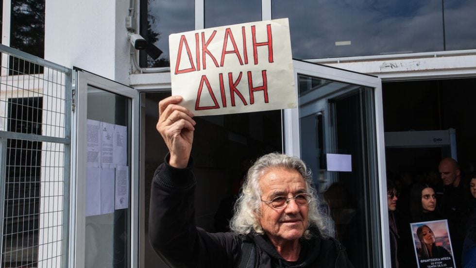 «Εκδικητικά χτύπησαν τον γιο μου»